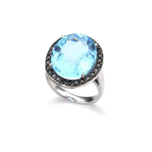 ANILLO ORO BLANCO CON TOPACIO AZUL Y DIAMANTES NEGROS